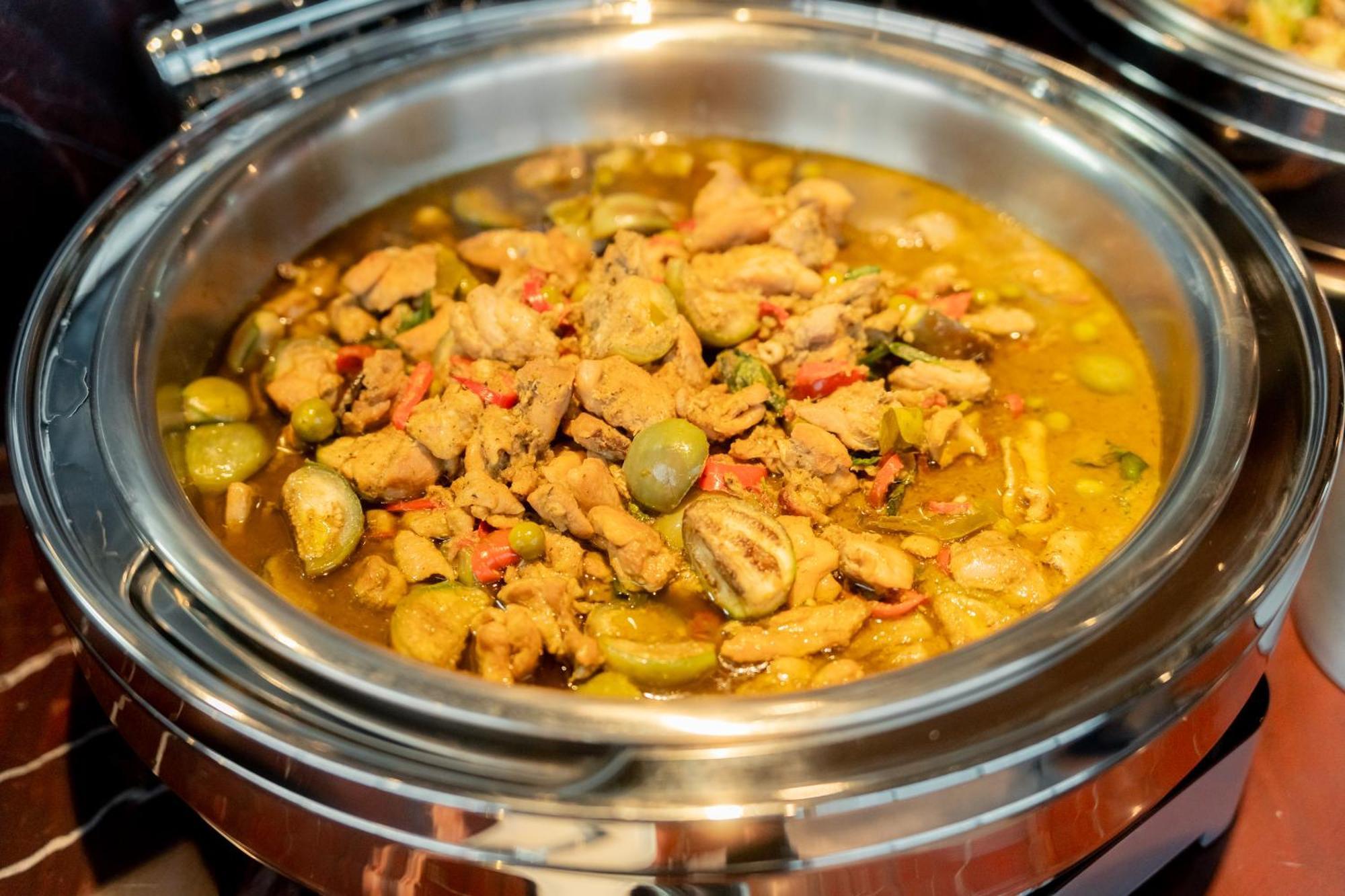 מלון Ascott Embassy Sathorn בנגקוק מראה חיצוני תמונה A chafing dish